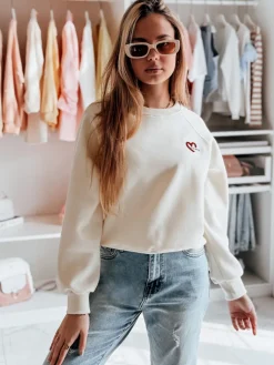 Bluzy Damskie>Dstreet Bluza damska oversize z haftem serc MONLOVE ecru BY1487