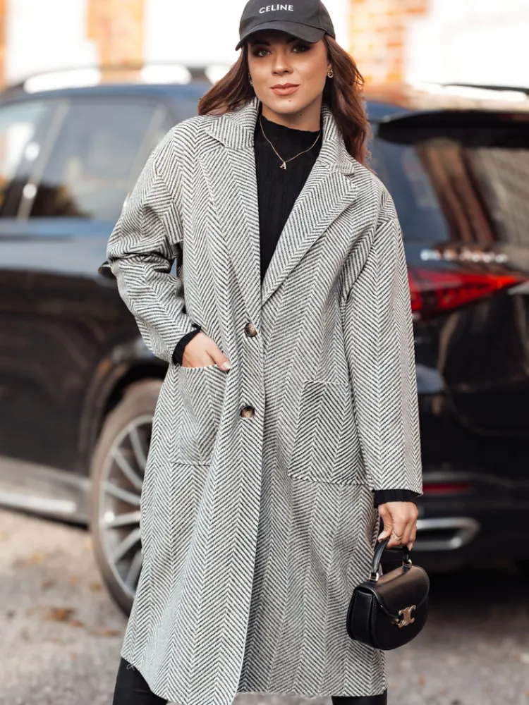 Płaszcze Damskie>Dstreet Płaszcz damski oversize AVELINNI długi w jodełkę szary NY0701