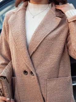 Płaszcze Damskie>Dstreet Płaszcz damski oversize BARALITE długi typu baranek beżowy NY0710