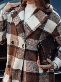 Płaszcze Damskie>Dstreet Płaszcz damski oversize MARIZZI długi w kratę beżowo-brązową NY0717