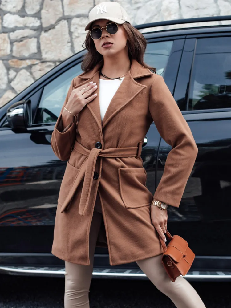 Płaszcze Damskie>Dstreet Płaszcz jesienny damski jednorzędowy wiązany QASAR kamelowy NY0675