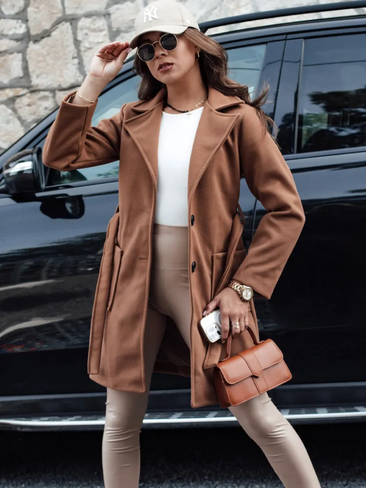 Płaszcze Damskie>Dstreet Płaszcz jesienny damski jednorzędowy wiązany QASAR kamelowy NY0675