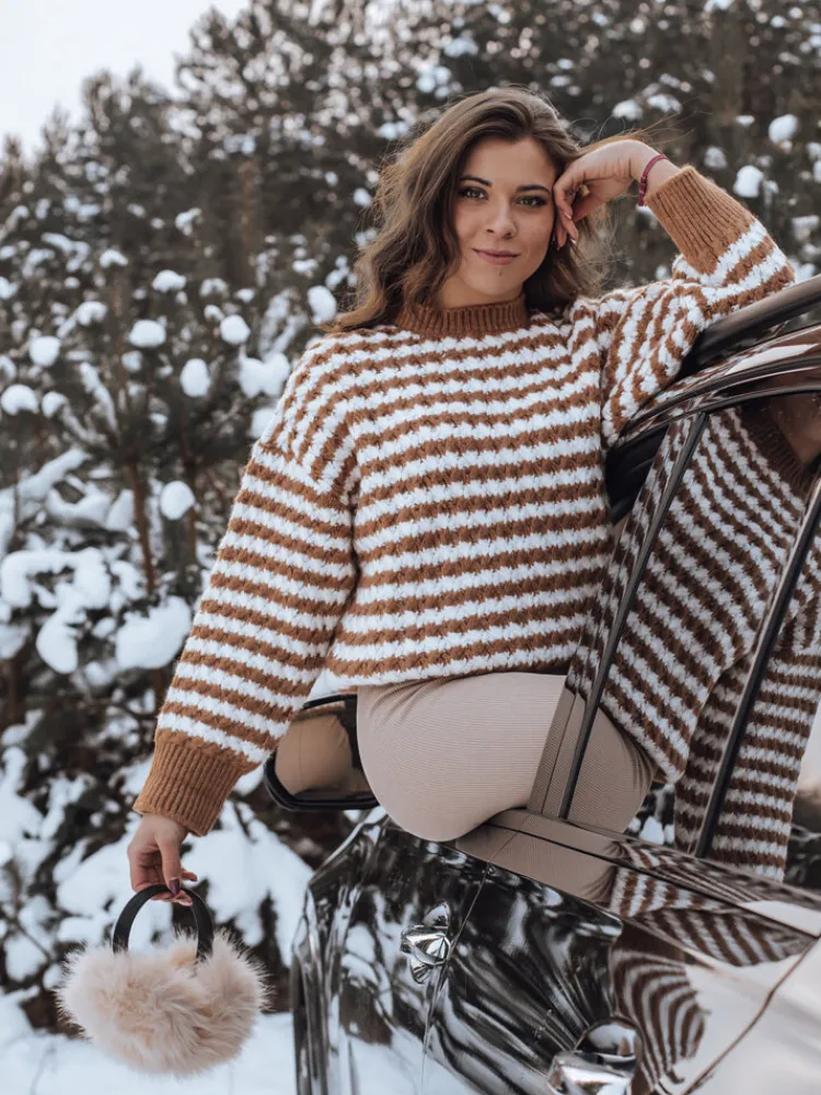 Swetry Damskie>Dstreet Sweter damski oversize DRACO kamelowy MY2206z