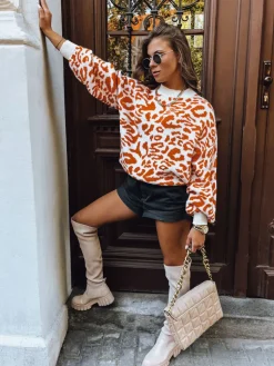 Swetry Damskie>Dstreet Sweter damski RUNWAY ROALTY biały MY2238