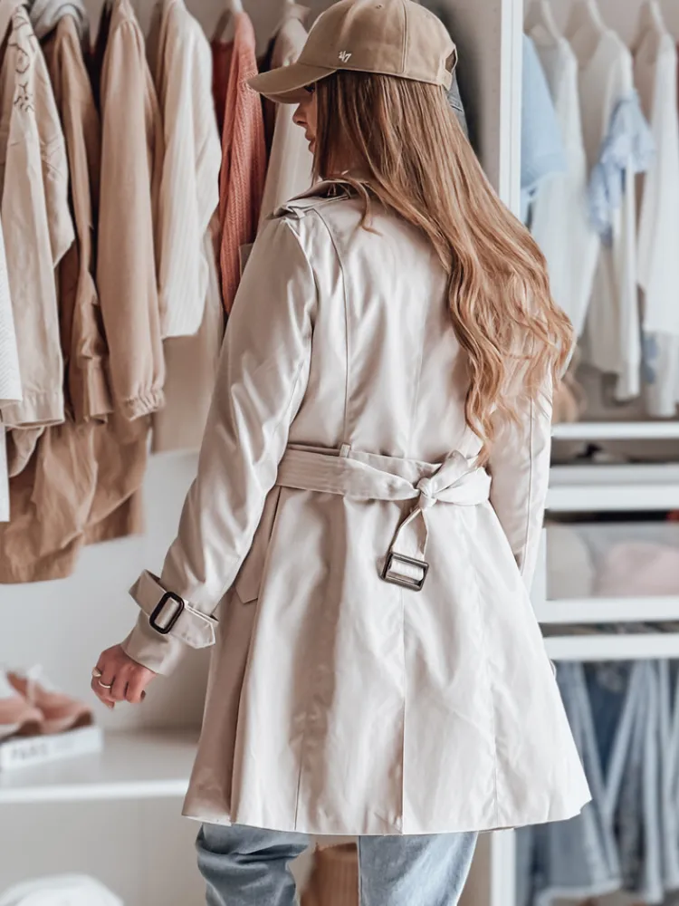 Płaszcze Damskie>Dstreet Trencz damski dwurzędowy z paskiem BELISION biały NY0748