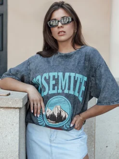 T-Shirty Damskie>Dstreet T-shirt damski z nadrukiem ZAKUANI grafitowy RY2652